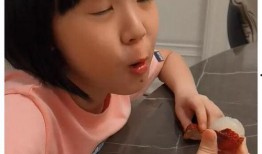娱乐吃瓜酱小孩哥的反差感,娱乐吃瓜酱小孩哥的“双重性格”揭秘