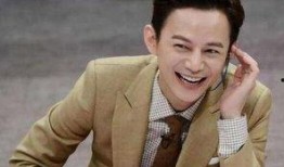 何炅爆料娱乐圈水太深,何炅直言“水太深”，内幕曝光引关注